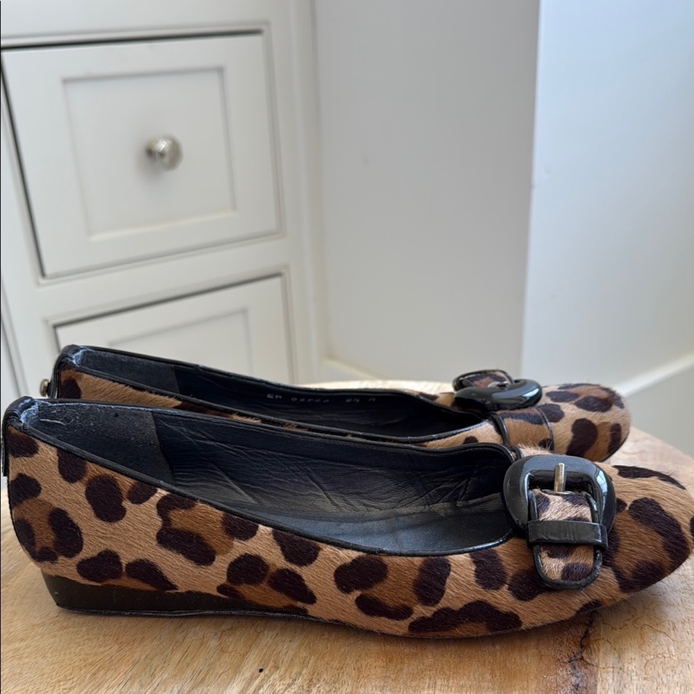 Stuart Weitzman Leopard Print Women's Flats with Buckle - Picture 4 of 8